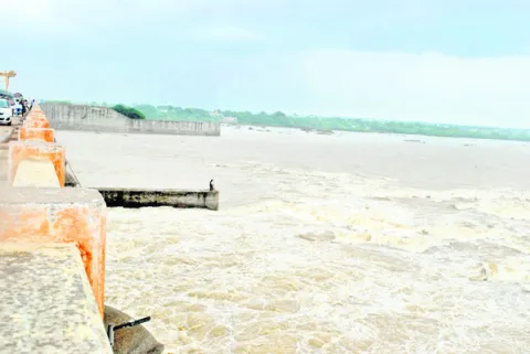 వందల టీఎంసీలు దిగువకు.. 
