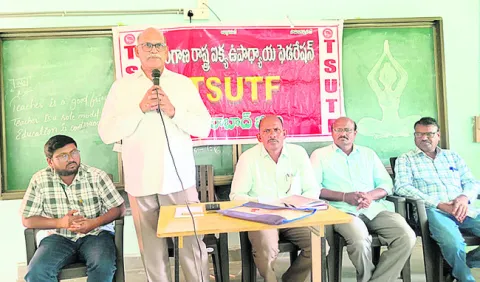 ‘కొత్త స్కూళ్లు కాదు..ఉన్నవి బాగుచేయండి’