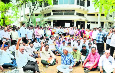 మా బాధలు పట్టించుకోరా? 