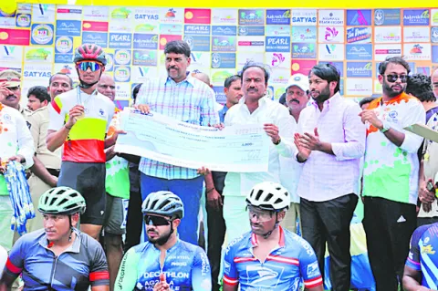 సైక్లింగ్‌ చాంపియన్‌ షిప్‌ నిర్వహణ అభినందనీయం 