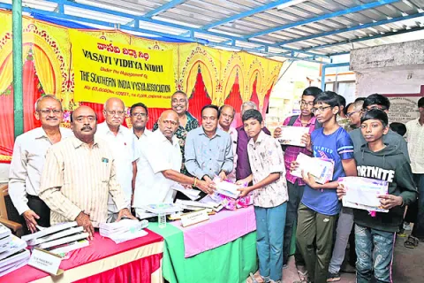 విద్యతోనే బంగారు భవిత 