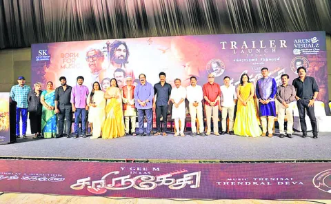 చారుకేసీ రూపకల్పనకు రజనీకాంత్‌ కారణం