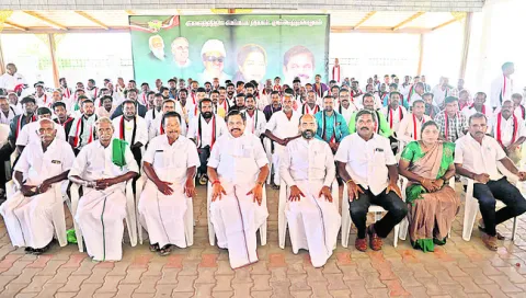 భారీగా అన్నాడీఎంకేలో చేరిక 