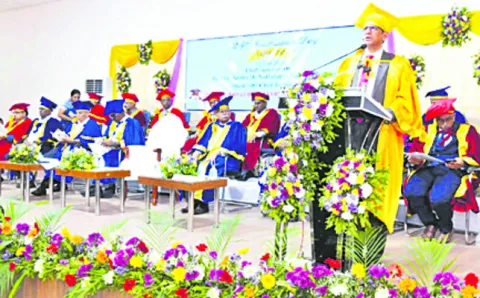 ఉత్సాహంగా స్నాతకోత్సవం 