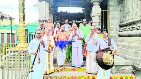అప్పన్నకు విశేషంగా ఆర్జిత సేవలు 
