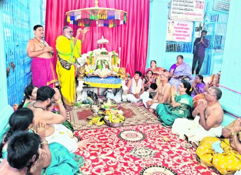 శ్రీలక్ష్మీ నారసింహుడికి విశేష పూజలు