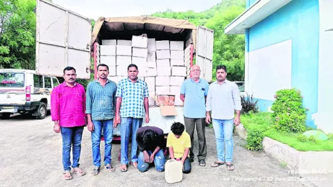 నల్లబెల్లం, పటిక స్వాధీనం