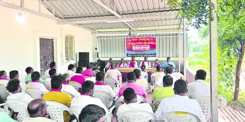 సామాన్యులను విస్మరిస్తున్న కేంద్రం
