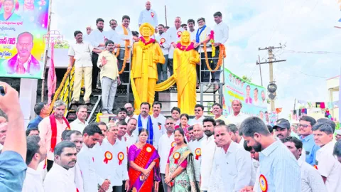 పూలే దంపతుల జీవితం స్ఫూర్తిదాయకం 