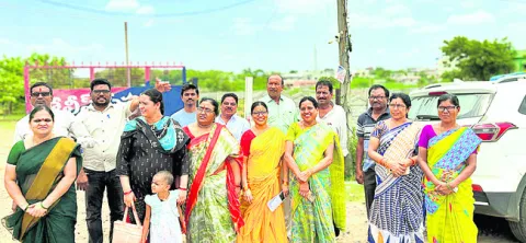 వసతులు కల్పించాలంటూ ఫిర్యాదు