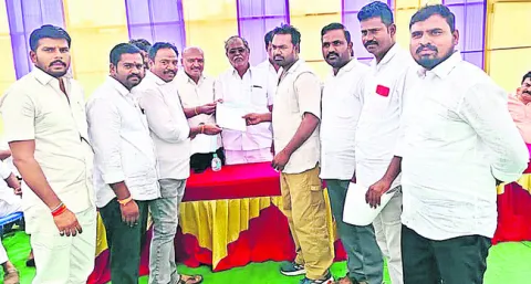 నామినేటెడ్‌ పదవుల్లో కురుబలకు ప్రాధాన్యత ఇవ్వాలి