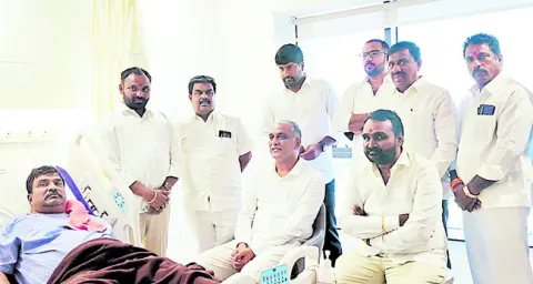 మాజీ చైర్మన్‌కు పరామర్శ 