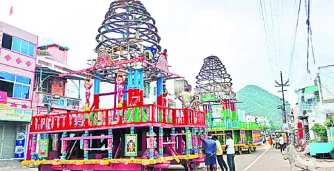 రథాలకు తుదిమెరుగులు