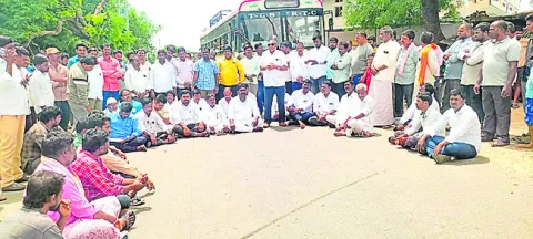 అంబేడ్కర్‌ విగ్రహం ధ్వంసానికి యత్నం 