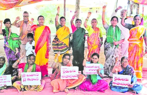 కొనసాగుతున్న నిరసన