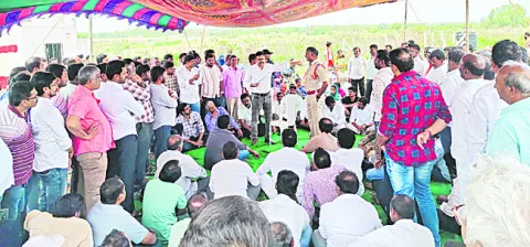 వికాస్‌నగర్‌ వెల్ఫేర్‌ సొసైటీ వద్ద ఉద్రిక్తత 