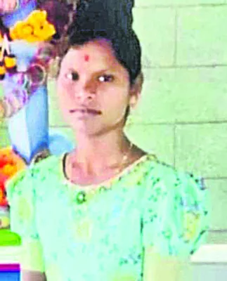 యువతి