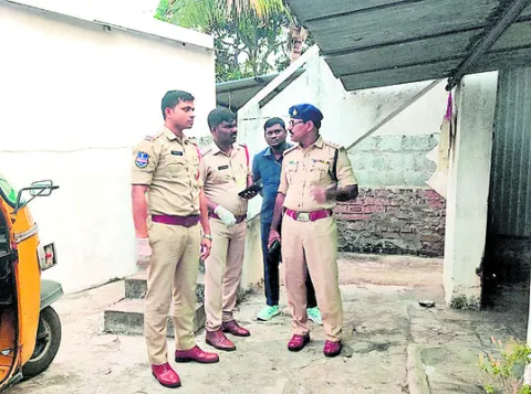 వీడని మహిళ హత్య మిస్టరీ 