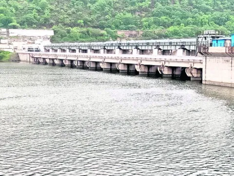 శ్రీశైలం డ్యాంకు పెరుగుతున్న వరద ఉద్ధృతి