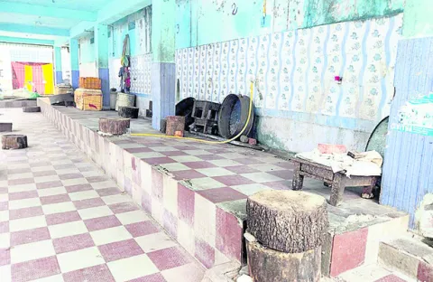 నిలిచిన చేపల విక్రయాలు