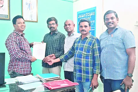 డీఈవోకు ఎంటీఎస్‌ ఉపాధ్యాయుల వినతి 