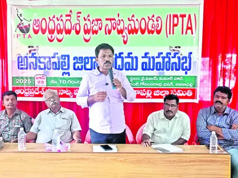 కళాకారులు చైతన్య దీపికలు 