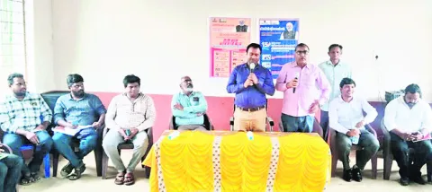 ఆదివాసీలు ఆర్థికంగా ఎదగాలి