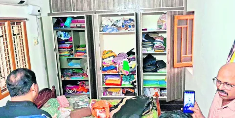 పట్టపగలే భారీ చోరీ 