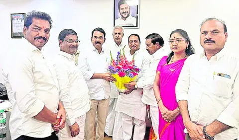 మంత్రి జూపల్లిని కలిసిన నేతలు