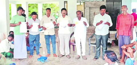 గంగపుత్రులపై కేసులు దుర్మార్గం 