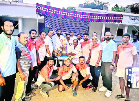 ఉమ్మడి జిల్లాస్థాయి బాల్‌ బ్యాడ్మింటన్‌ విజేత కానిపర్తి