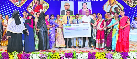ఎస్‌హెచ్‌జీ గ్రూపులకు రూ.900 కోట్లు మంజూరు 