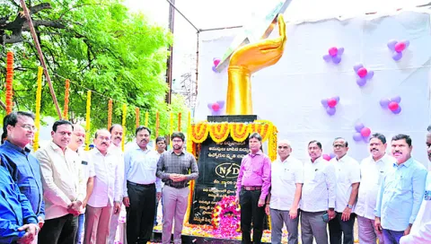 ప్రాణాల మీదికి తెచ్చుకోవద్దు