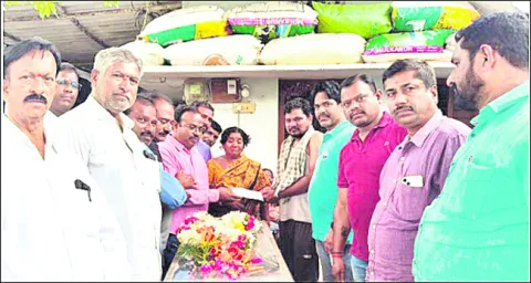 ద్విచక్రవాహనం అదుపుతప్పి యువకుడి మృతి