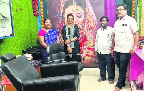 మహిళల అభివృద్ధికి స్వయం ఉపాధి యూనిట్లు