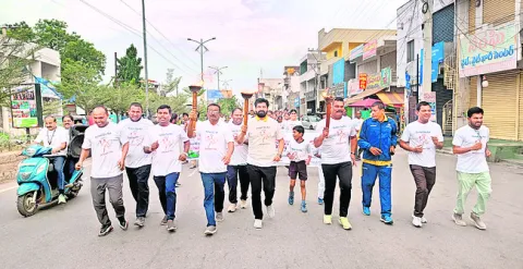 క్రీడల్లో ఉన్నతస్థాయికి చేరుకోవాలి