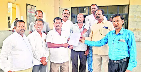 పాకిస్తానీ వలసదారుల భూములకు కోర్టు ఉత్తర్వులు