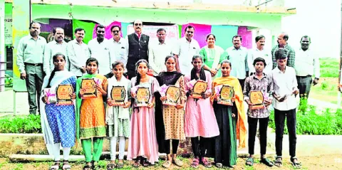 విద్యార్థులు లక్ష్యాలు ఎంచుకోవాలి
