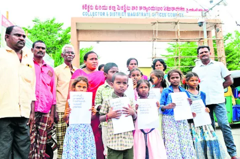 పాఠశాల తరలించవద్దు 