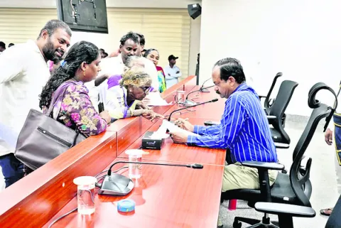 ప్రజావాణికి తగ్గిన రద్దీ