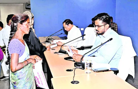 వినతులు త్వరగా పరిష్కరించాలి