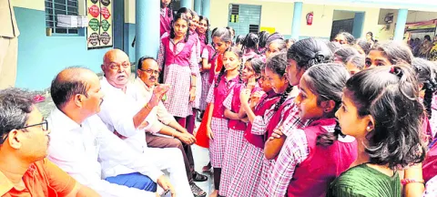 విద్యార్థులను ఇబ్బంది పెడితే సహించం