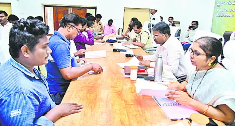 సత్వరమే అర్జీలు పరిష్కరించండి