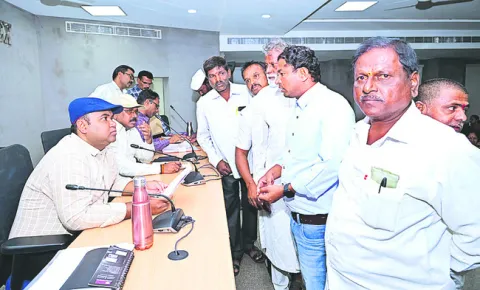 ప్రజలకు జవాబుదారీగా ఉండాలి