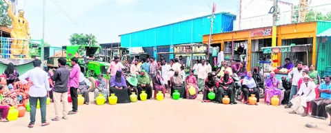 బాబూ.. దాహం తీర్చండి 