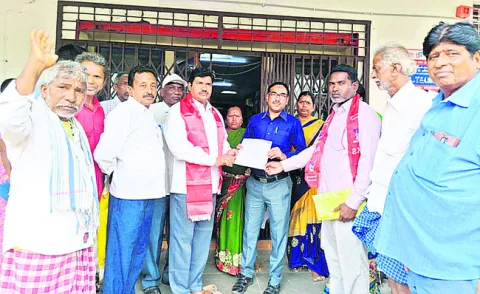 పంట రుణాలను రెన్యూవల్‌ చేయాలి