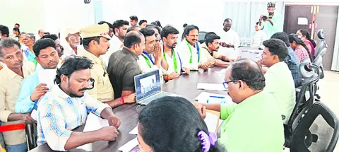 యువతను వంచించిన సర్కారు 
