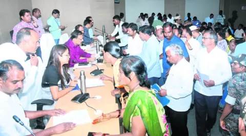 ప్రజావాణికి ఫిర్యాదుల వెల్లువ