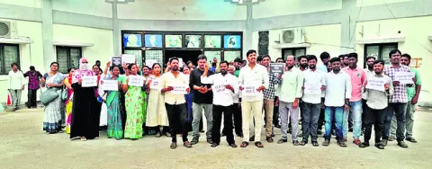 జీఓ నంబర్‌ 5ను రద్దు చేయాలని సచివాలయ ఉద్యోగుల నిరసన