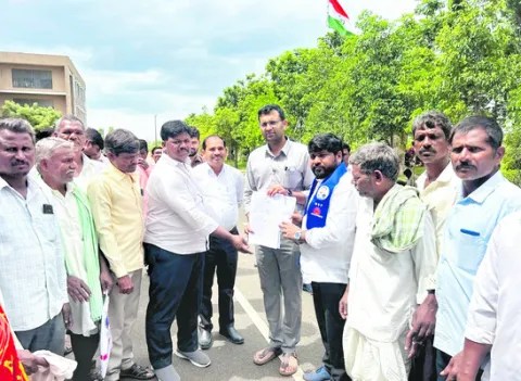 యాజమాన్య హక్కులు కల్పించాలి